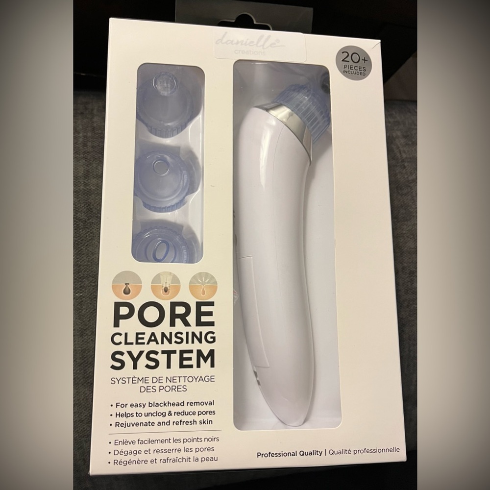 ***NWOT danielle Pore Cleaning System.